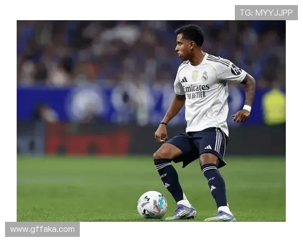 皇马 2627 客场球衣曝光！三叶草加持的森林绿美学，复古基因唤醒伯纳乌记忆